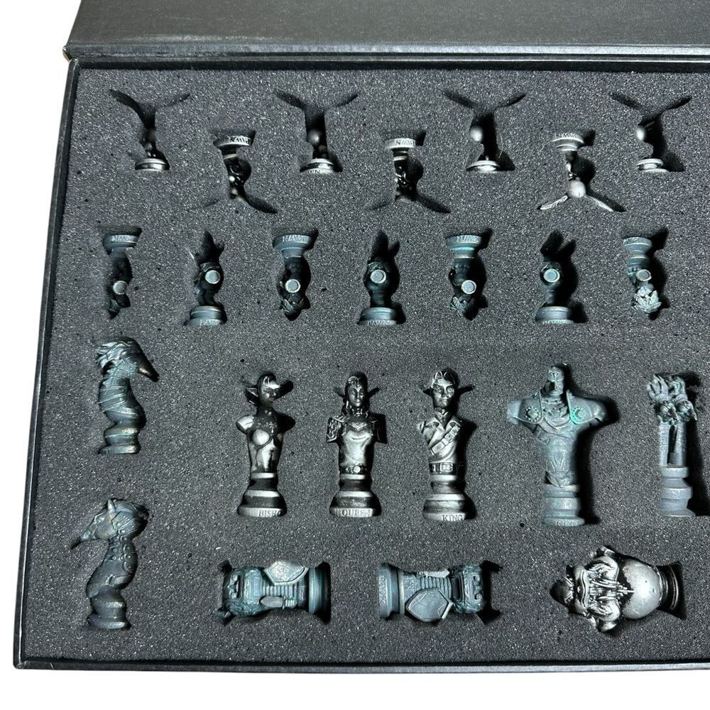 USAOPOLY The Legend Of Zelda Chess Set GameStop Exclusive Silver Edition - Picture 5 of 10